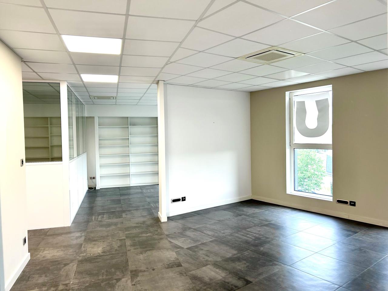 Bureau Noyal-Châtillon-sur-Seiche 153m² Location bureau Noyal-Châtillon-sur-Seiche Ille-et-Vilaine OLBUR2317392 3